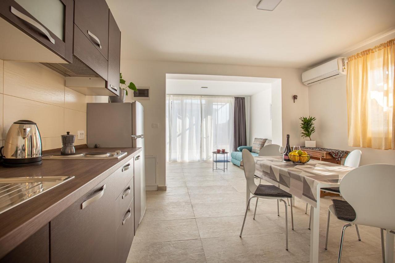 Apartaments Punta Relax أوماغ المظهر الخارجي الصورة
