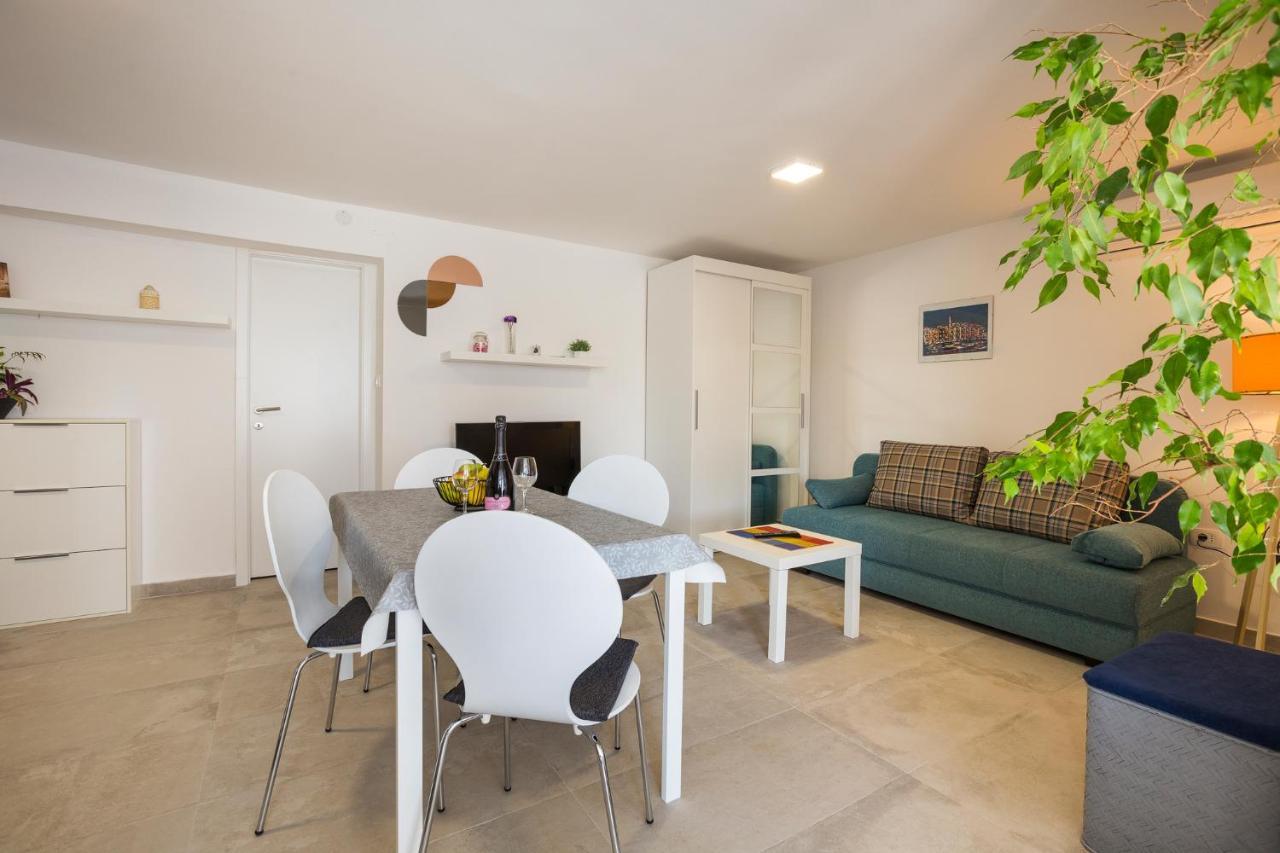 Apartaments Punta Relax أوماغ المظهر الخارجي الصورة